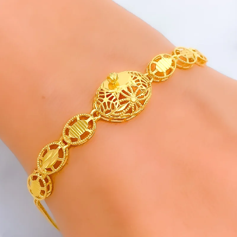 Ladies fashion bangles-Ornamental Leaf Accented 21k Gold Bracelet