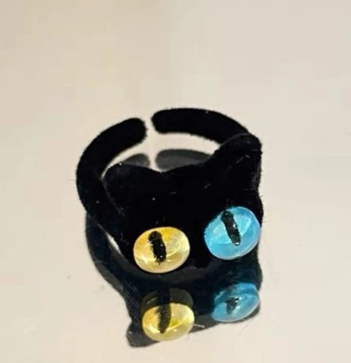 Black Flocking Cat Ring